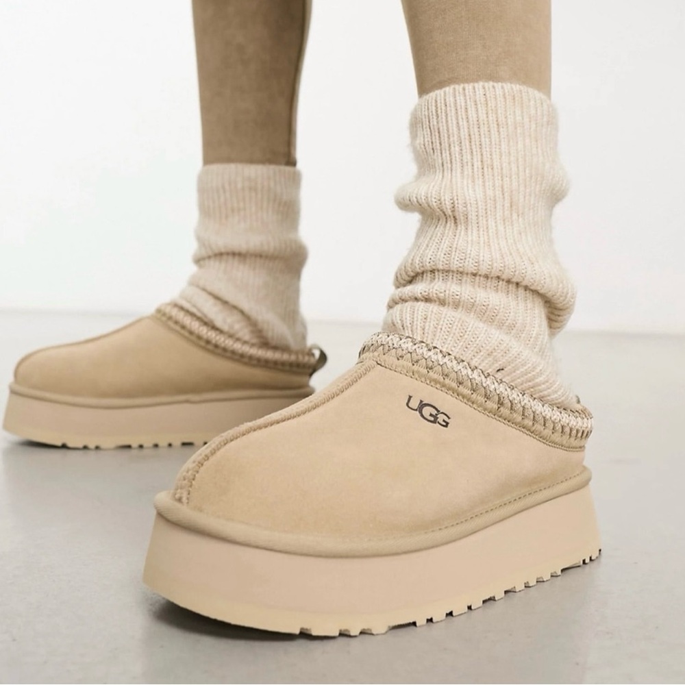 UGG women’s Tazz platform slippers mustard seed size 9